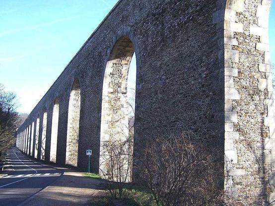 Aqueduc de Buc à #Buc (#Yvelines) Construction 4e quart XVIIe siècle. L'aqueduc depuis et non comprise la décharge située à son extrémité Sud jusqu'au mur de forêt à son extrémité Nord : classement par arrêté d...
Suite 👉 https://monumentum.fr/monument-historique/pa00087387/buc-aqueduc-de-buc
#Patrimoine #MonumentHistorique
Photo CC-BY-SA 4.0 : ℍenry Salomé