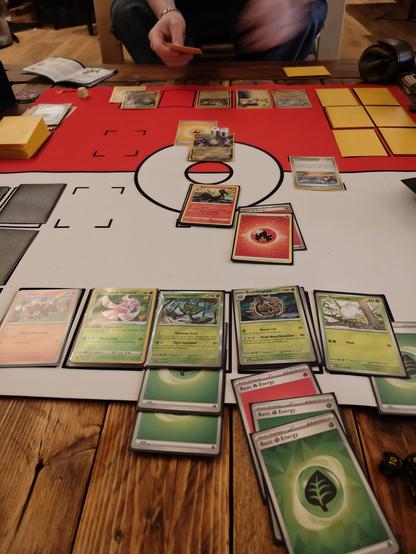 Pokemon kaartspel op tafel