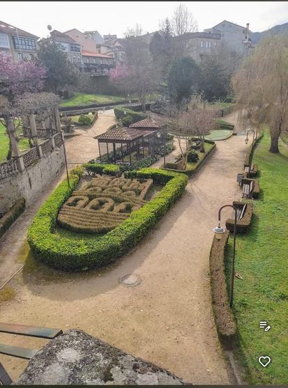 Un remanso de augas  e pedras antigas