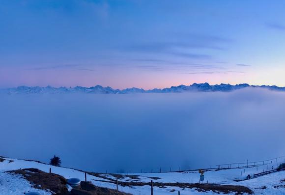 Abendstimmung über dem Nebelmeer - Aussicht vom Wildspitz Richtung Alpen.