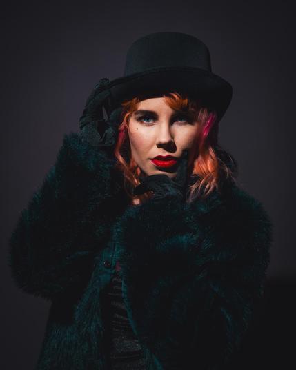 Portrait photography in studio kuvaajankulma