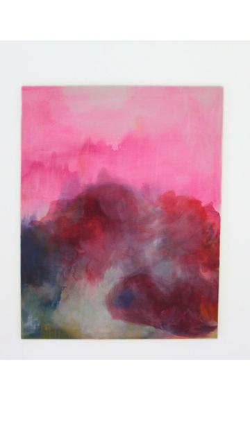 abstraktes großformatiges Bild. Oben neon pink und wolkig, nach unten mischt sich rot mit etwas blau und weiß zu abstrakten wolkenartigen Gebilden