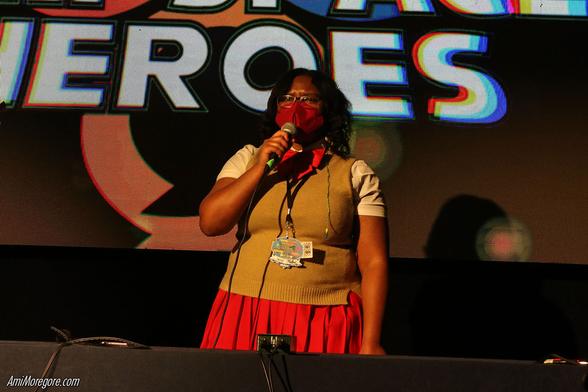 Senpi sings while playing Chiptunes