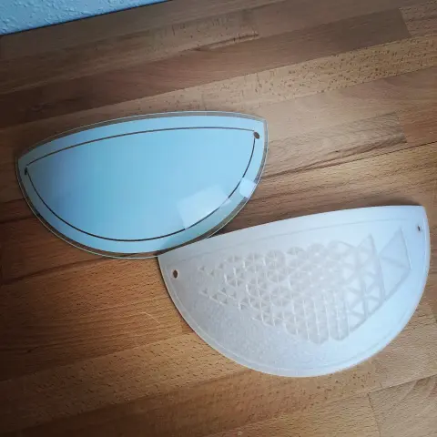 Photo du verre d'origine et de la reproduction en PLA translucide