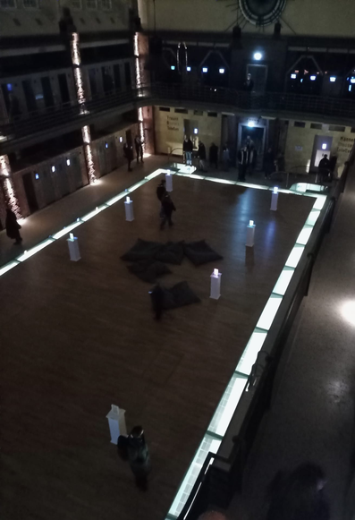 Der gleiche Raum mit Blick von der Galerie