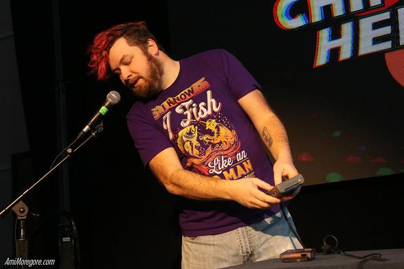 Donutshoes performs on a gameboy