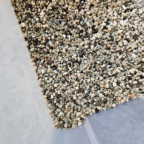 Fertig vorbereitetes mineralisches Substrat.
