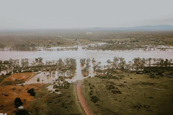 Recent photos of the Burdekin River at Macrossan Bridge with the bridge under water.