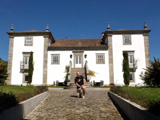 Self, kneeling in front of the Quinta do Monteverde in Castelo do Neiva.