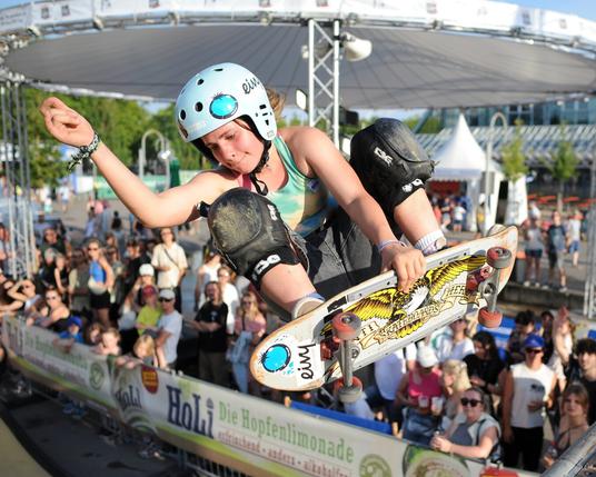 Skater Jule Schindler rocking the miniramp at the FEST Cup 2024 in Sparda Sports Park Karlsruhe.