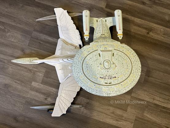 Same as the previous photo, but with another model of the same scale for a size comparison.