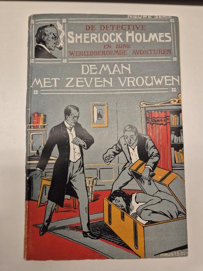 Omslag van "De detective Sherlock Holmes en zijne wereldberoemde avonturen. De man met zeven vrouwen". 
Beeld: 2 mannen openen een kist met daarin een vrouw buiten bewustzijn.