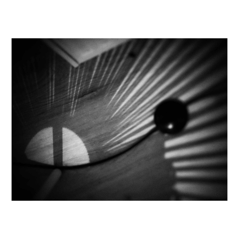 Ces 4 photos font partie d'une série d'abstraction réalisée ici avec des ombres.