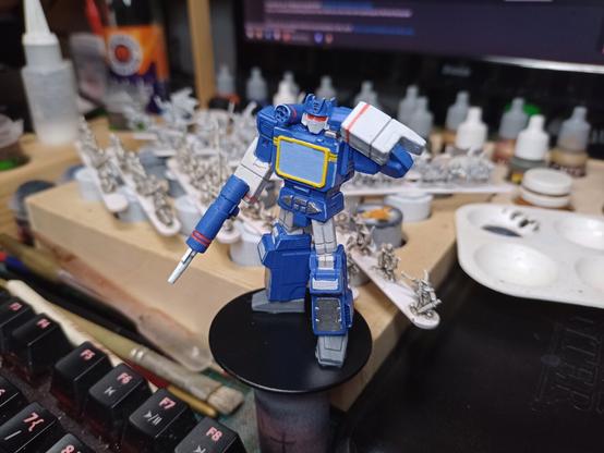Painted transformers Soundwave miniature right side view