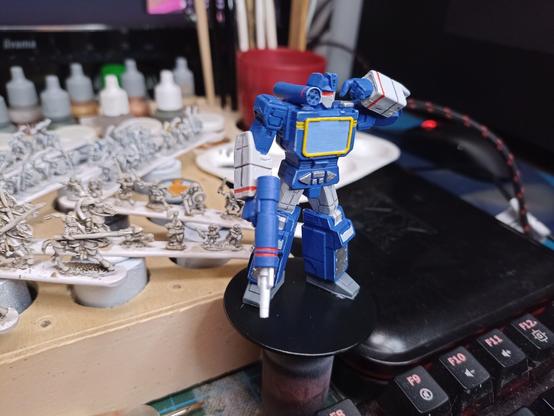 Painted transformers Soundwave miniature left side view