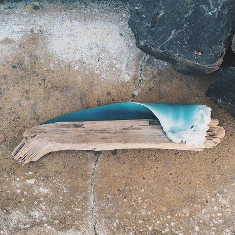 Les magnifiques sculptures de vagues sur bois flotté de Johny Surf Art 1