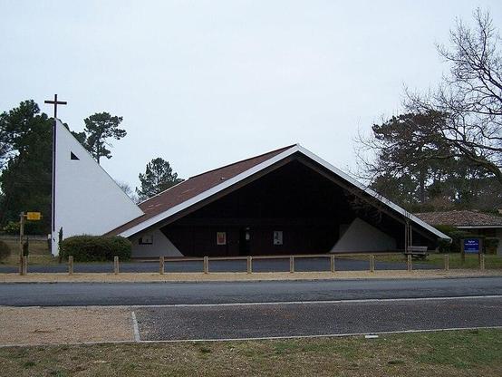 Presbytère de l'église Notre-Dame des Pins du Petit Piquey à #LègeCapFerret (#Gironde)
Suite 👉 https://monumentum.fr/architecture-contemporaine-remarquable/acr0001586/lege-cap-ferret-presbytere-de-leglise-notre-dame-des-pins-du-petit-piquey
#Patrimoine #MonumentHistorique
Photo CC-BY-SA 4.0 : Henry SALOMÉ