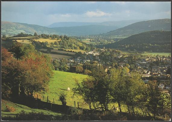 Printed colour postcard showing a view of Brecon and the Usk Valley in Breconshire (Aberhonddu a Dyffryn Afon Wysg, Sir Frycheiniog).
Published by Abacus (Colour Printers) Ltd, Cumbria, No S45, c.1990.
Postally unused.
Very good condition, with very slight corner bumps.