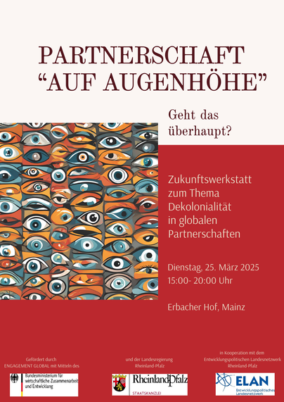 Das Poster wirbt für eine "Zukunftswerkstatt" zum Thema Dekolonialität in globalen Partnerschaften. Der Titel des Posters lautet "Partnerschaft 'Auf Augenhöhe'", gefolgt von der Frage: "Geht das überhaupt?". Das Plakat ist in drei Bereiche unterteilt.

Auf der linken Seite befindet sich ein farbenfrohes, abstraktes Muster aus vielen einzelnen Augen, die dicht aneinandergereiht sind. Die Augen sind in verschiedenen Größen und Farben dargestellt, hauptsächlich in Blau-, Orange- und Brauntönen.

Rechts von diesem Augenmuster befindet sich der Informationstext. Dieser Text beinhaltet Details zur Veranstaltung: Sie findet am Dienstag, dem 25. März 2025, von 15:00 bis 20:00 Uhr im Erbacher Hof in Mainz statt. Der Hintergrund des Textbereichs ist ein dunkles Rot.

Der Titel des Posters ist in großen, dunklen Buchstaben über den Augen und dem Informationstext platziert. Das gesamte Layout ist darauf ausgerichtet, die Aufmerksamkeit auf das Thema der Veranstaltung und die kritische Frage nach Partnerschaften auf Augenhöhe zu lenken. Die Kombination aus dem abstrakten Augenmuster und den klaren Informationen soll zum Nachdenken anregen und zur Teilnahme an der Zukunftswerkstatt einladen.