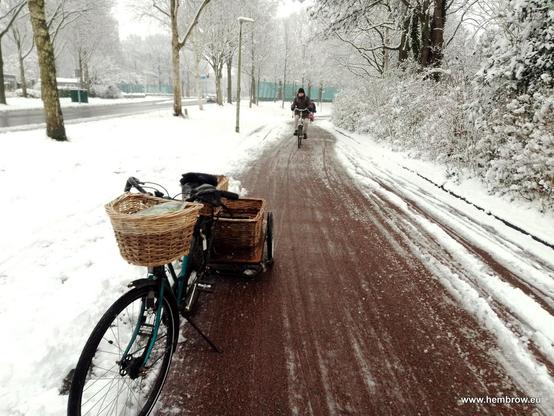 The same place as in the first photo. By the time I came back the snow plough had been along here again so it much easier to cycle.