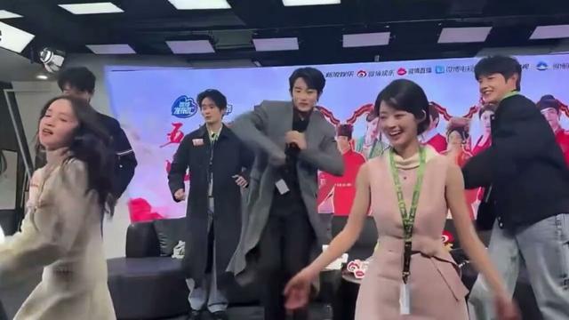 250212 WINWIN dancing 'Lucifer' by SHINee #dongsicheng #PerfectMatch #五福临门#winwin