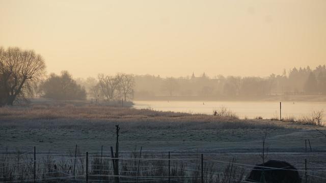 vereiste Landschaft im Sonnenaufgang