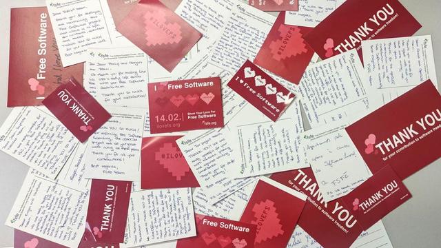 Red posttcards with hearts  to express you appreciation for free software developpers