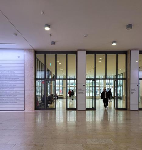 View into the matriculation hall at our Munich main campus.
