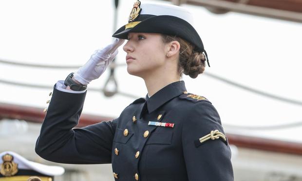 La princesa Leonor a su entrada en el buque escuela Juan Sebastián de ElCano. (JBriones)