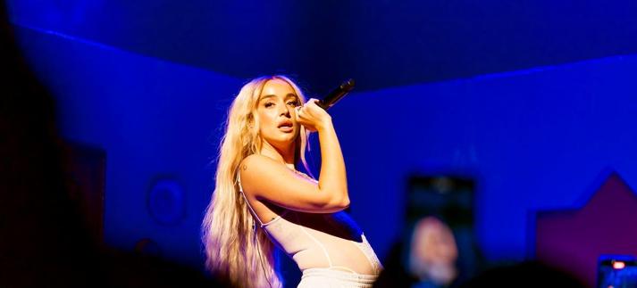 La artista, en la segunda parte del show, se quitó la bata para darlo todo al ritmo de algunos de sus mayores hits. / Jaime Massieu