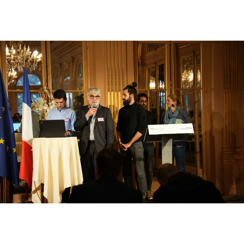 Photo de la présentation du projet par l'équipe