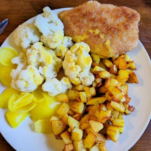 #wewv #wawv #vegan #govegan #BiologischeGroenten #plantaardigeten #plantbased
#gebakkenaardappelen #bloemkool #kleinestrijders #aufwiederschnitzel #ananaskerriedressing