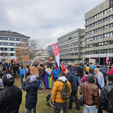 Foto Kundgebung am Willi Brandt Platz