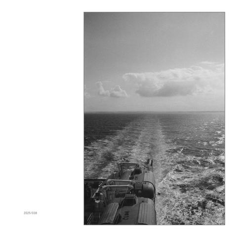 2025/038: Die Bretagne verschwinden schön langsam am Horizont. Das Wetter ist fein, ich habe Glück.
