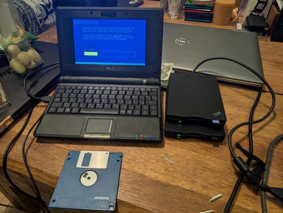 A picture of an Asus EEEPC 701 with a USB floppy drive installing DOS 6.22