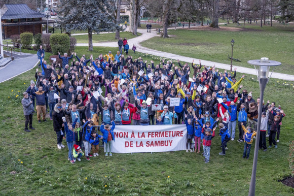 Photo d’une mobilisation en faveur du maintien du domaine skiable de la Sambuy.

Source : page facebook de l’association « Tous ensemble pour La Sambuy », 26 mars 2023. En ligne : https://www.facebook.com/​groups/​1078991376036988/​media, consulté le 18 juin 2024
