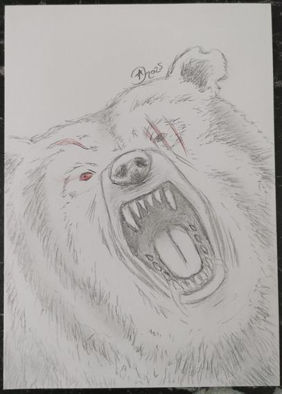 Ein Blutbär aus meiner Geschichte Drachenherz, die in meinem #Drachzine erscheint. Hier ein mit Bleistift gezeichneter Bär, der sein Maul aufreißt. Seine Augen leuchten rot und er hat über dem linken Auge drei krallenartige Narben sowie über dem rechten Auge eine Narbe.