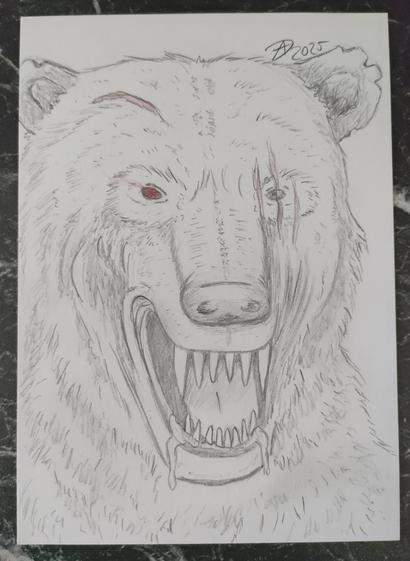 Ein Blutbär aus meiner Geschichte Drachenherz, die in meinem #Drachzine erscheint. Hier ein mit Bleistift gezeichneter Bär, der sein Maul aufreißt. Seine Augen leuchten rot und er hat über dem linken Auge drei krallenartige Narben sowie über dem rechten Auge eine Narbe.