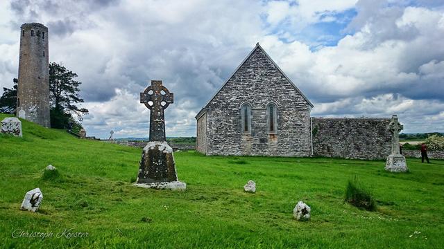buildings and crosses at the graveyard of Clonmacnoise monastery