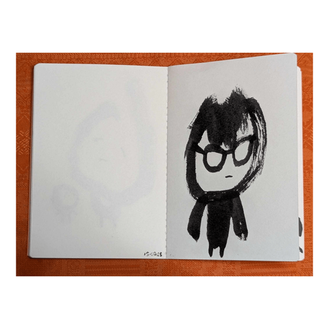Autoportrait à lunettes naïf et enfantin au feutre pinceau.