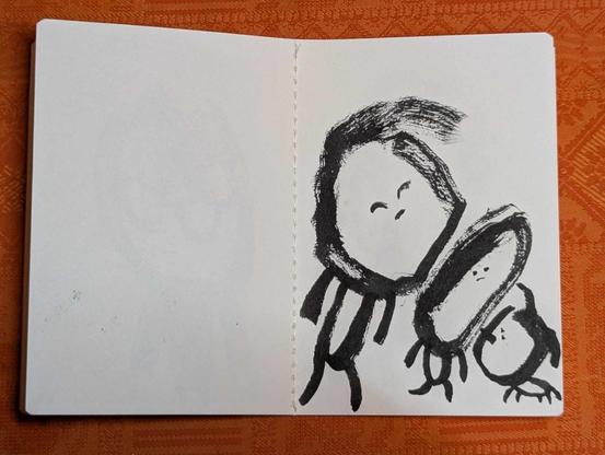 Trois personnages dont un petit chien, dessin intuitif au feutre pinceau dans un cahier.