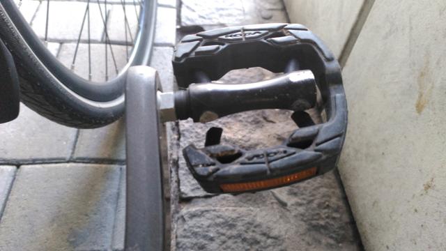 Foto einer gebrochenen Fahrradpedale