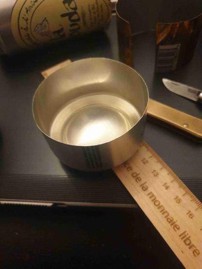 Cul de canette en alu de 33cL non découpé au niveau de sa parabole mais découpé à 37mm de haut