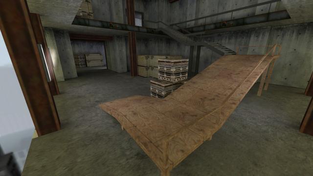 In this picture you can see a large room that connects two floors with a wooden ramp that ends in a metal staircase. Furthermore, you can see wooden boxes and wooden pallets stacked on top of each other. On the left edge of the picture you can see the sky, because the map takes place in a high-rise building that is still under construction. This is on the map de_vertigo in the game Counter-Strike 1.6.