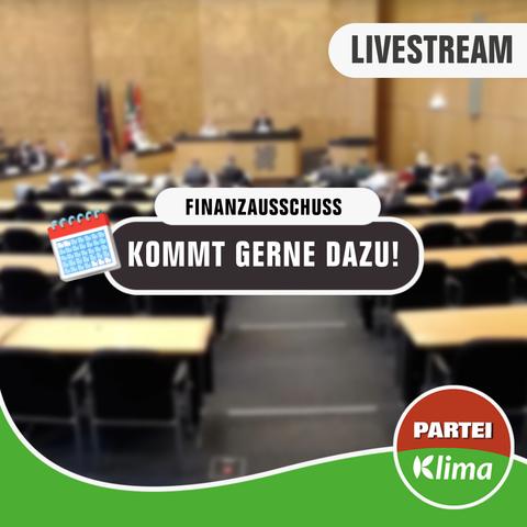 Zu sehen ist eine Totale des Plenarsaals im Düsseldorfer Rathaus, während der Sitzung des Ausschusses für Wohnungswesen und Modernisierung. Die Perspektive vom Standpunkt des Eingangs aus gewährt einen Blick auf die vielen Sitzreihen, dass Podium und natürlich die Wandvertäfelung. Über dem Bild steht in einem zentrieren, abgerundeten Kasten: „Funanzausschusd“. Darunter in einem anthrazitfarbenen Kasten: „Kommt gerne dazu!”