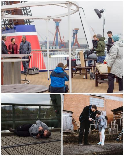 Oben: Set auf dem Deck der Stena-Fähre mit dem Team
Unten links: Ich auf einer Brücke liegend
Unten rechts: Ich zeige einem 10jährigen Model mit Gipsbein das geschossene Motiv auf dem Kamera-Display