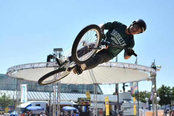 🔥 Air-time at FEST Cup 2024! 🔥
BMX pro Jean-Pascal Müller sending it on the miniramp!