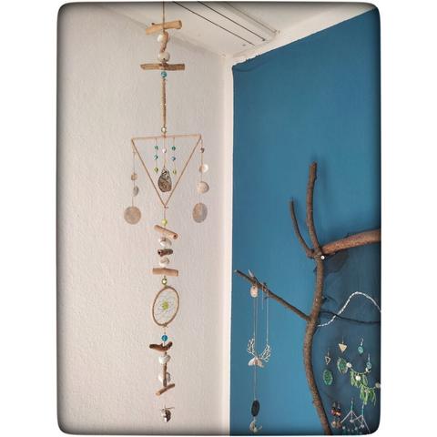 Das fertige Mobilé, aufgehängt. Es ist über einen Meter lang.