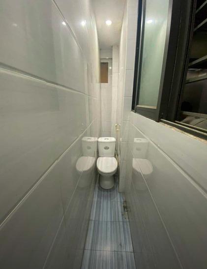 The bathroom is so narrow, but only the toilet can fit in it.