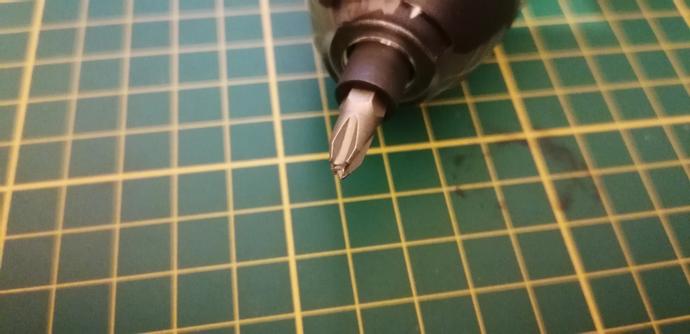 Das bild zeigt einen gebrochenen Kreuzschlitz Bit